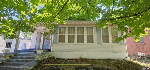 524 N Broadway Ave, Salem, IL, 62881-1516 | Card Image