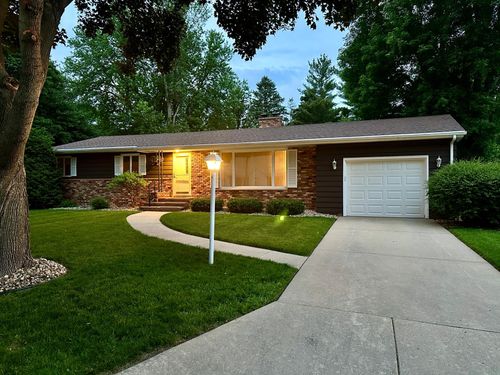 511 W Crawford St, Luverne, MN, 56156-1215 | Card Image