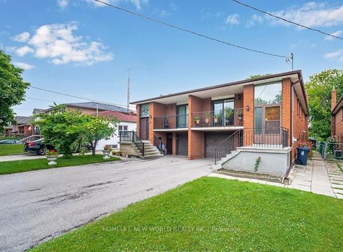6 Privet Rd, North York, ON, M3M1C1 | Card Image