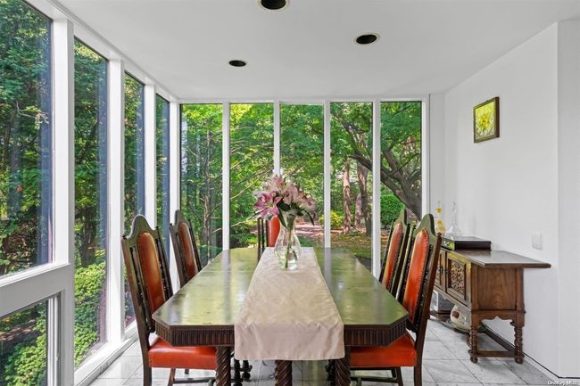 Breakfast nook off kitchen | Image 8