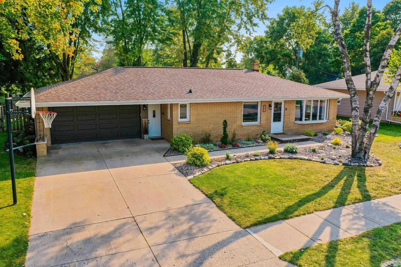 Cherry Ln, Little Chute, WI 54140