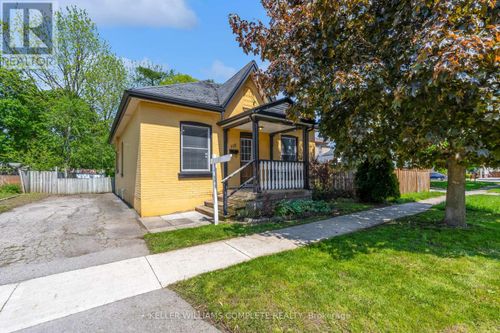 110 Oak St, Brantford, ON, N3T2B5 | Card Image
