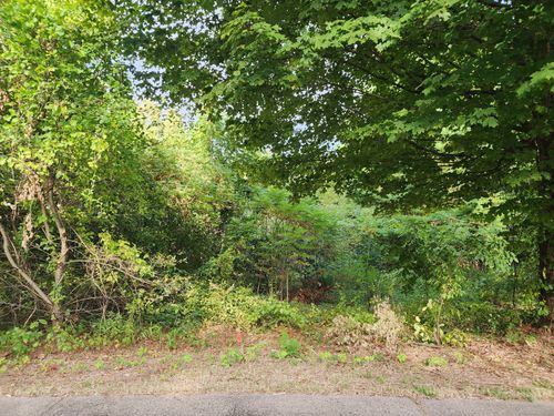 39 Pine Meadow Dr, Bristol, CT, 06010-3076 | Card Image
