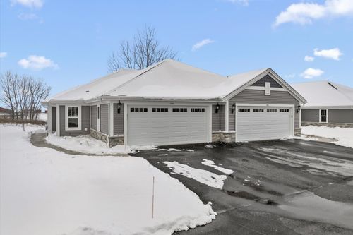 544 Hunter Oaks Blvd, WATERTOWN, WI, 53094-7701 | Card Image