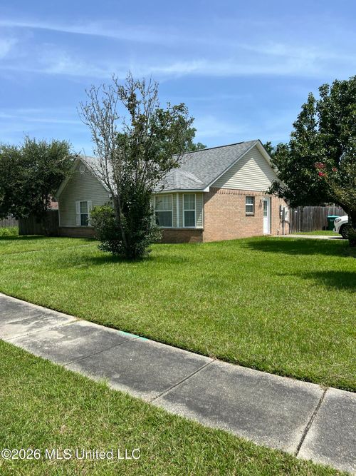 501 Woodward Dr, Ocean Springs, MS, 39564-5833 | Card Image