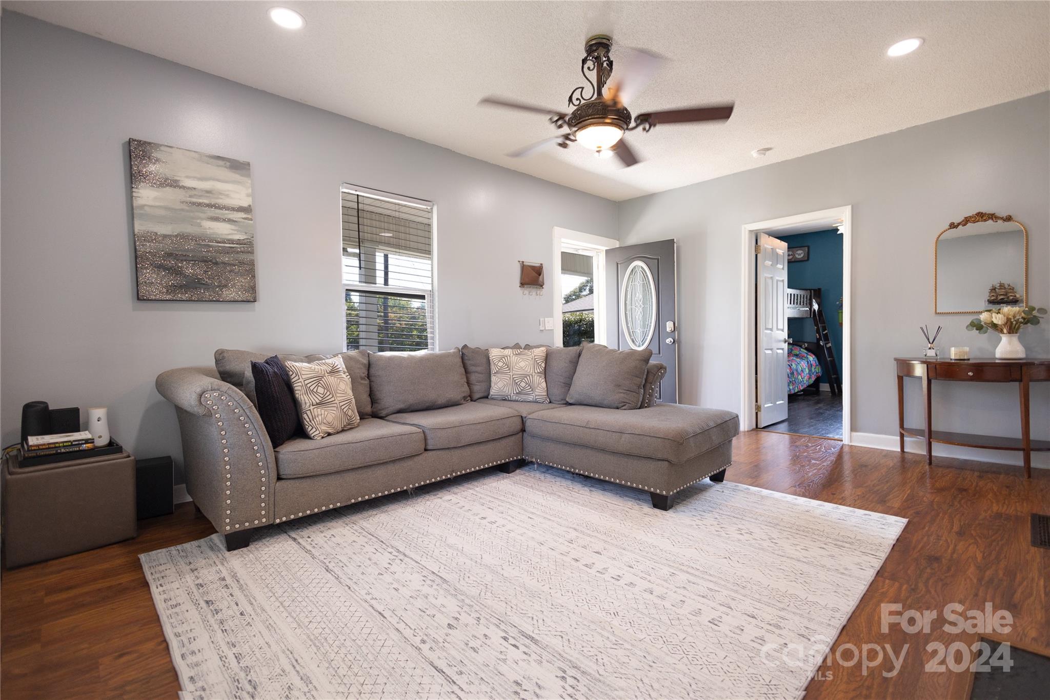 1624 Perfection Avenue, For Sale in Belmont Zoocasa