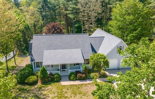 9 Lauren Ln, Southwick, MA, 01077-9385 | Card Image