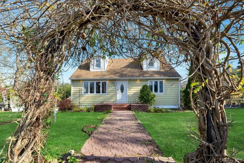 3 Hazel Rd, Rocky Point, NY, 11778-9676 | Card Image