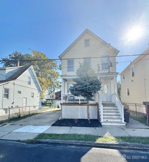 72 Charles St, Carteret, NJ, 07008-3145 | Card Image