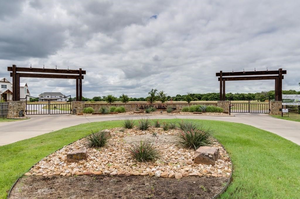 Land in Pelican Bay 2