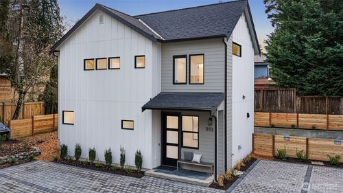 9513 132nd Ave Ne, Kirkland, WA, 98033-5212 | Card Image