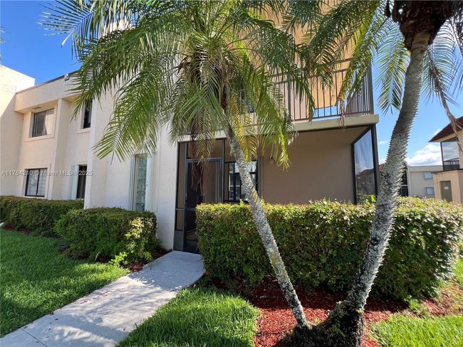 APT-104 - 16461 Blatt Blvd, Condo with 2 bedrooms, 2 bathrooms and null parking in Weston FL | Image 4