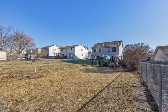 24 Mckeown Cres, House attached with 3 bedrooms, 2 bathrooms and 4 parking in Amherstview ON | Image 11