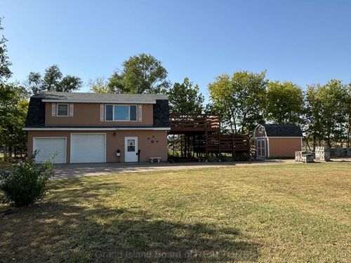 806 Cottonwood St, Wood River, NE, 68883-9218 | Card Image