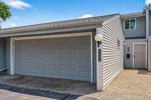 2720 Mackubin St, Roseville, MN, 55113-2334 | Card Image