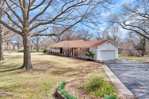 17 Circle Dr, Newton, KS, 67114-1328 | Card Image