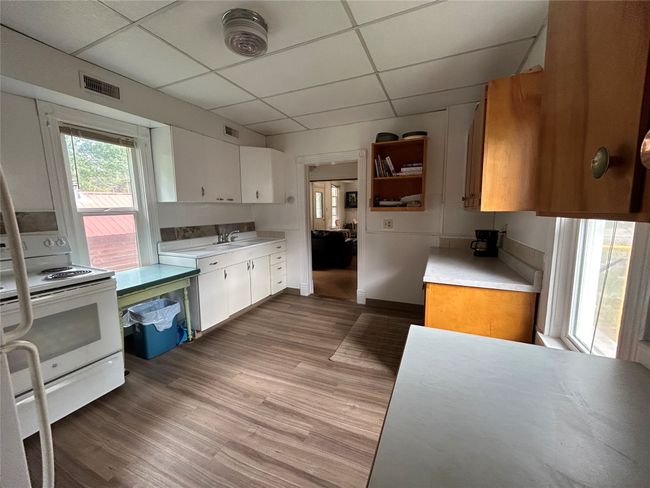 Left side of kitchen | Image 25