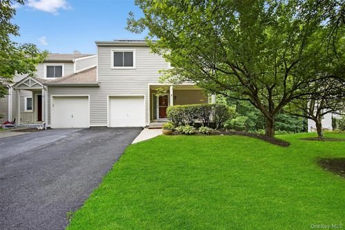 32 Meadow Way, East Fishkill, NY, 12533-7204 | Card Image