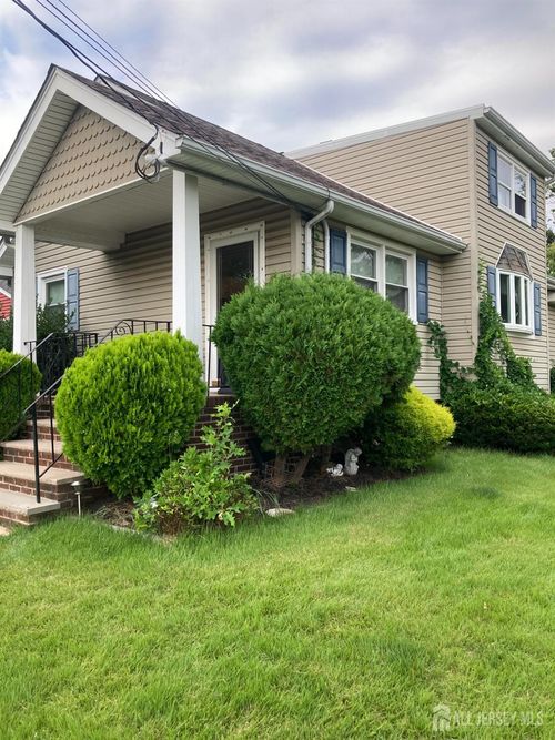 89 Hickory St, Edison, NJ, 08817-3621 | Card Image