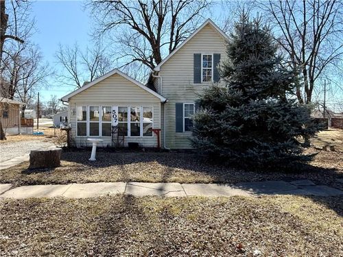 507 W 3rd St, Cameron, MO, 64429-1505 | Card Image