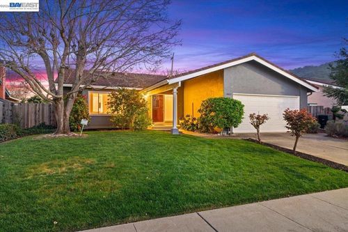 3647 Ashwood Dr, Pleasanton, CA, 94588 | Card Image