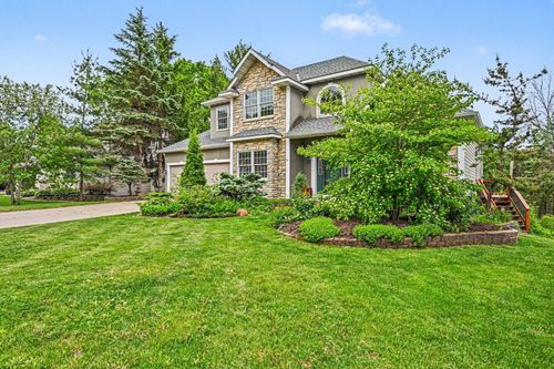 1452 Golf View Dr, River Falls, WI, 54022-2574 | Card Image