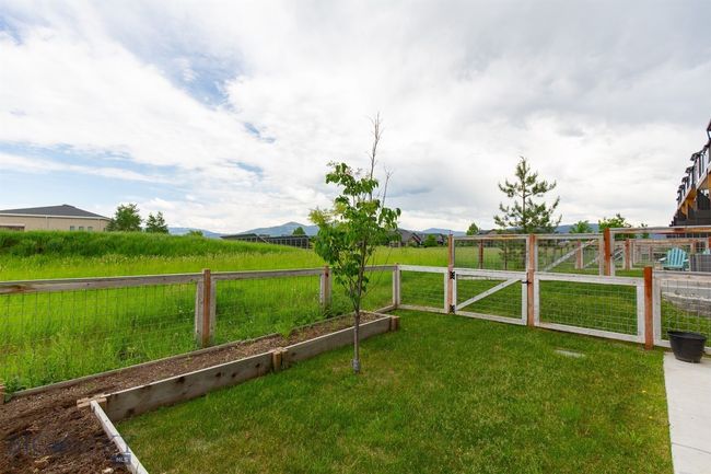Back Yard/ Garden area | Image 38