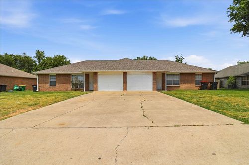 aandb-2698 Ruth Ave, Springdale, AR, 72764-5811 | Card Image