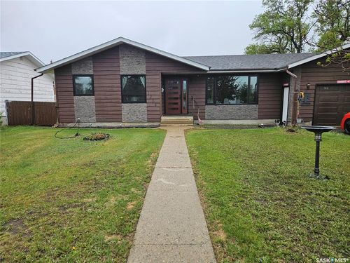 1204 North Railway Street E, Swift Current, SK, S9H1E7 | Card Image