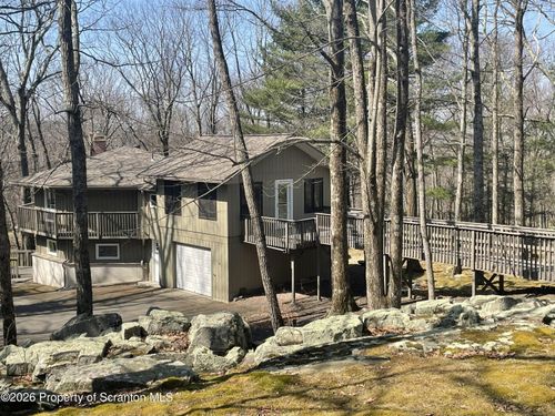 125 Big Bear Dr, Greentown, PA, 18426-7619 | Card Image