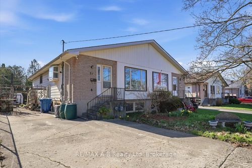 31 Cedar Street E, Stratford, ON, N5A2M1 | Card Image
