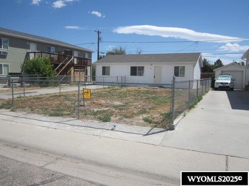 821 N Grant St, Casper, WY, 82601-1408 | Card Image