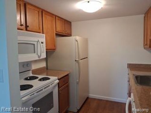 25229 Potomac Dr, South Lyon, MI, 48178-1078 | Card Image
