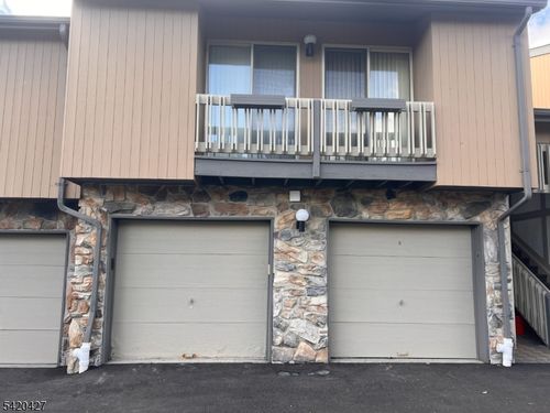 6 Buchanon Ct, West Orange, NJ, 07052-1126 | Card Image