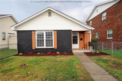 33 Mac Corkle Avenue Sw, House other with 3 bedrooms, 1 bathrooms and null parking in South Charleston WV | Image 1