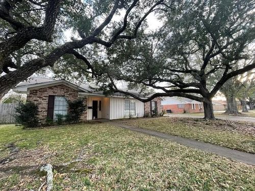 2708 Encino Ave, Bay City, TX, 77414-2742 | Card Image