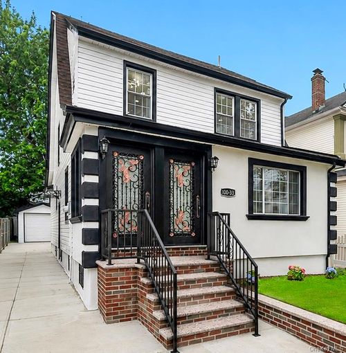 100-33 205th St, Hollis, NY, 11423-3432 | Card Image