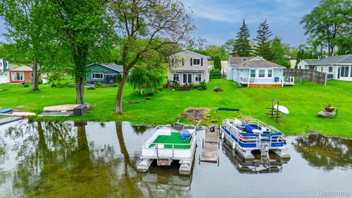 656 Lawson Dr, Lake Orion, MI, 48362-2243 | Card Image
