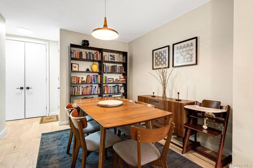 6t-70 Yellowstone Blvd, Forest Hills, NY, 11375 | Card Image