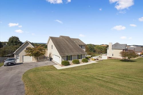 18430 Whites Point Dr, Abingdon, VA, 24211-7092 | Card Image