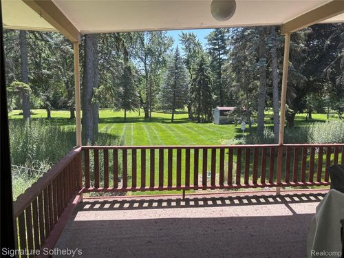 3975 Stonecrest Rd, West Bloomfield, MI, 48322-1747 | Card Image