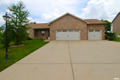 105 Cypress Pt, Washington, IL, 61571-4003 | Card Image