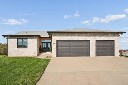 112 Mulligan Cir, Waverly, IA, 50677-9255 | Card Image