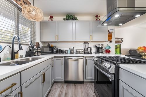 4257 Chafer Dr, Las Vegas, NV, 89121-4652 | Card Image