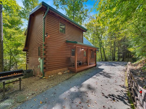 635 Black Bear Falls Way, Gatlinburg, TN, 37738 | Card Image