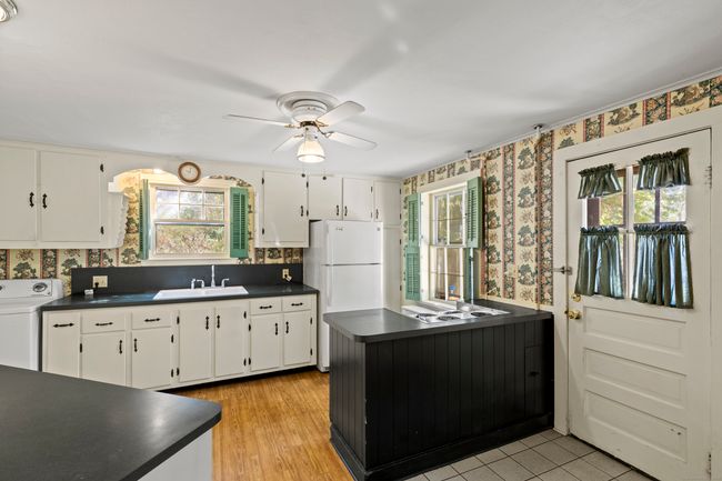 191 Long Hill Rd, House other with 4 bedrooms, 2 bathrooms and 4 parking in Middletown CT | Image 11
