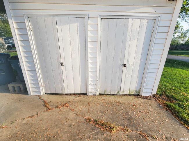 225 Hickory St, House other with 2 bedrooms, 1 bathrooms and null parking in Flora IL | Image 5