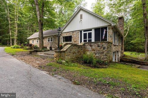 10246 Golf Course Rd, FAYETTEVILLE, PA, 17222-9200 | Card Image