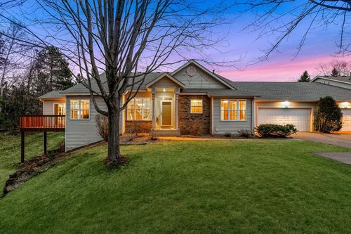 150 Wedgewood Dr, Mahtomedi, MN, 55115-2702 | Card Image