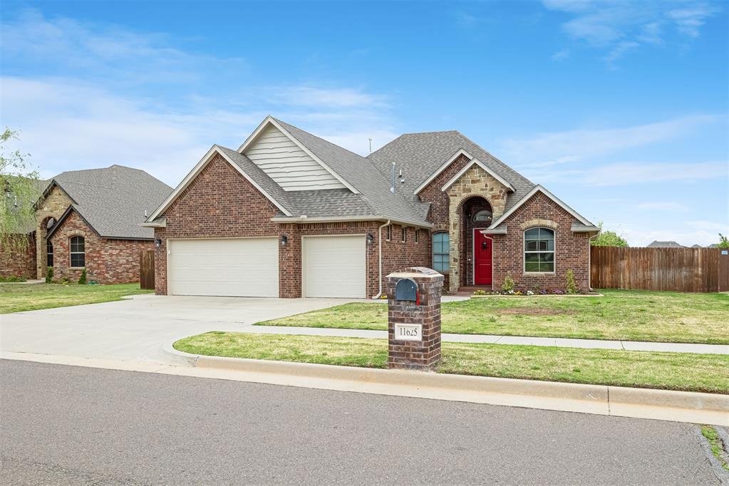 109th St, Yukon, OK 73099